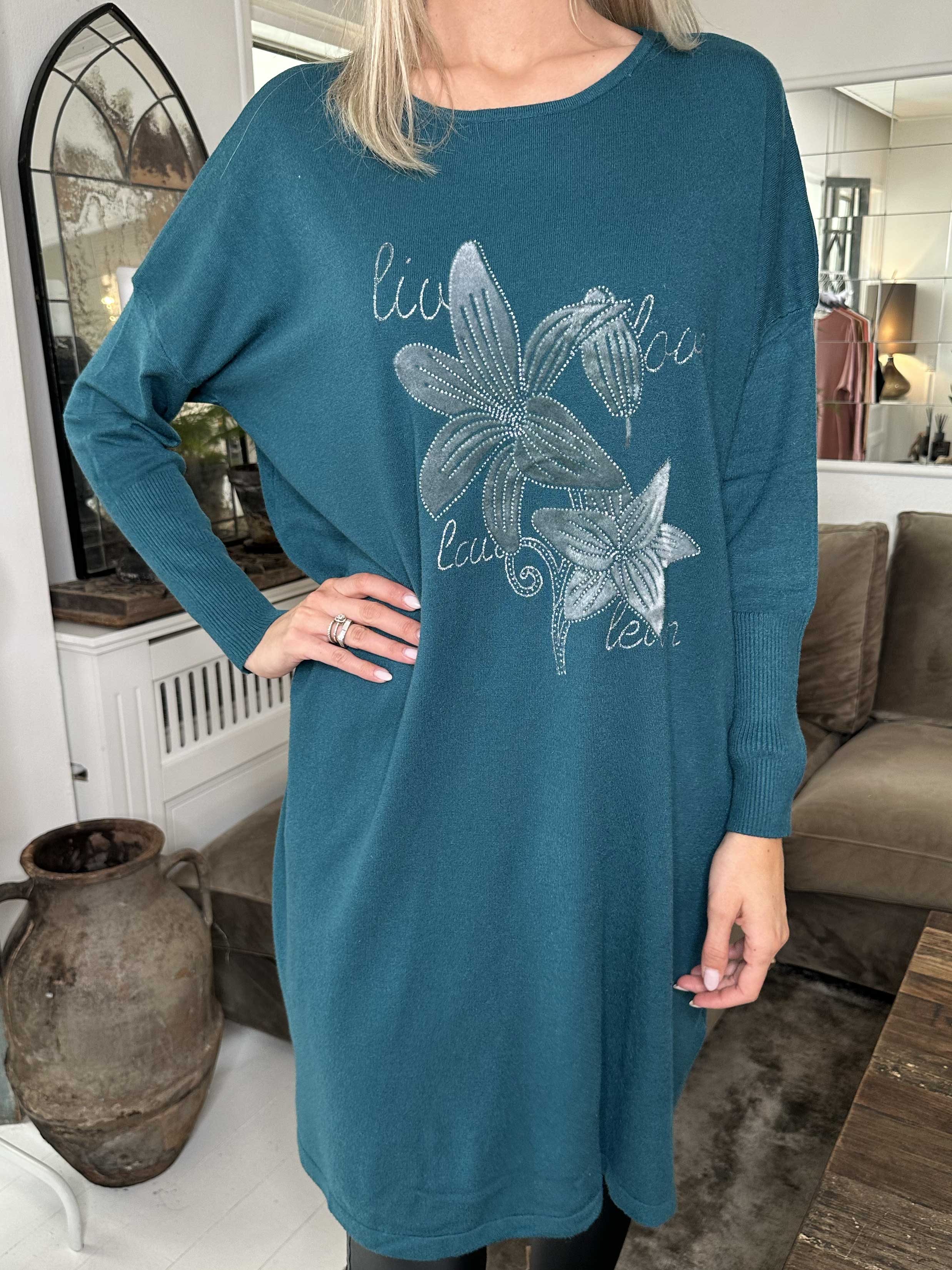 Amilie - Blød strikkjole med blomstermotiver